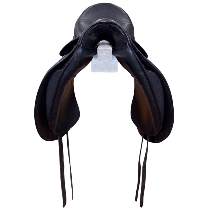 18" Stubben Maestoso De Luxe 28cm Med/Narrow Used Dressage Saddle - H