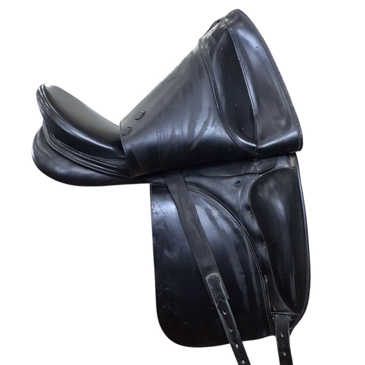 18" Prestige Dressage 2000 32cm Med/Narrow Used Dressage Saddle - H