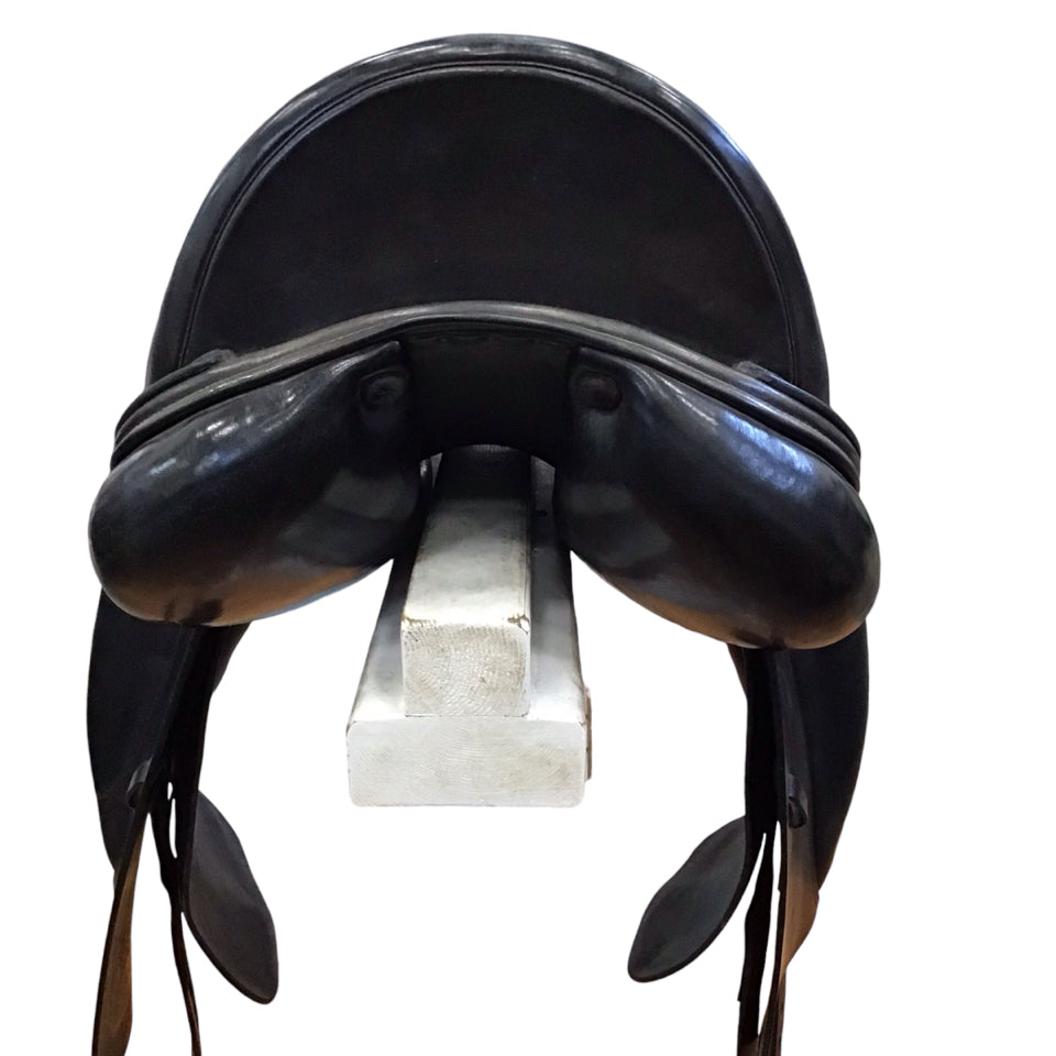 17.5" Amerigo Medium Used Dressage Saddle - H
