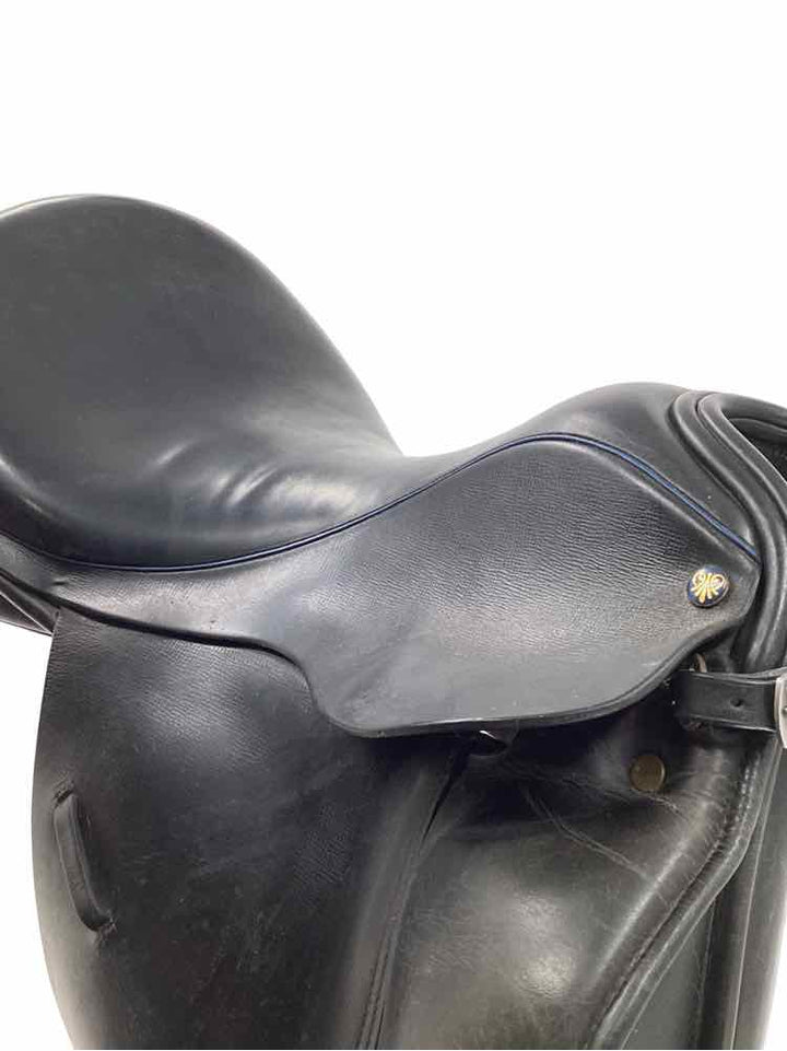 18" Detente Advanced saddle fit used dressage saddle