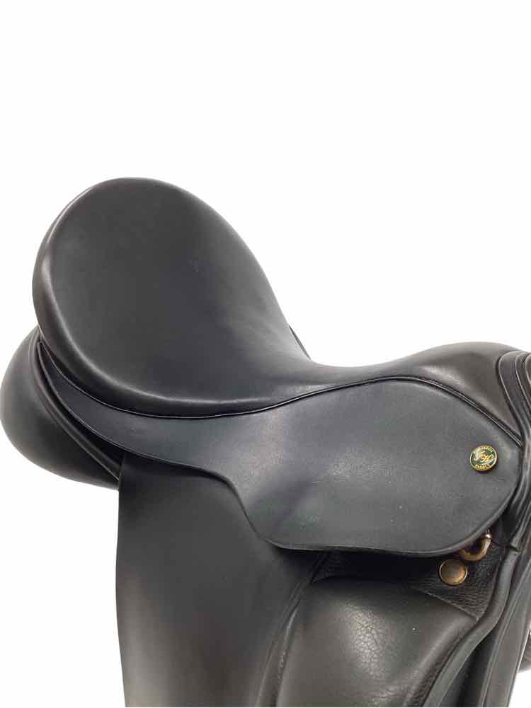 17.5" J Hulsebos used dressage saddle B Has Cover