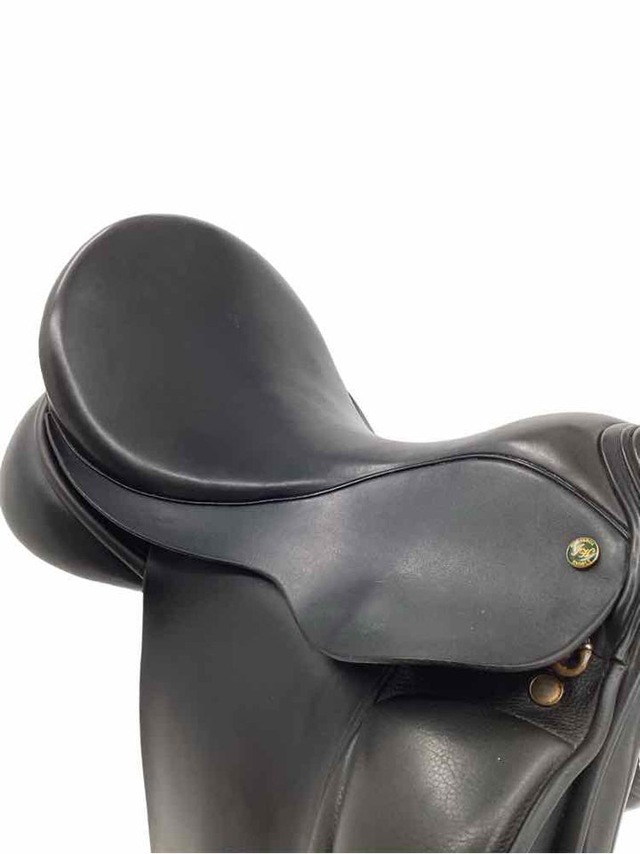 17.5" J Hulsebos used dressage saddle B Has Cover
