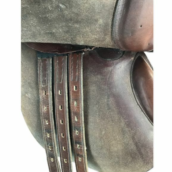 17.5" Camelot close contact saddle